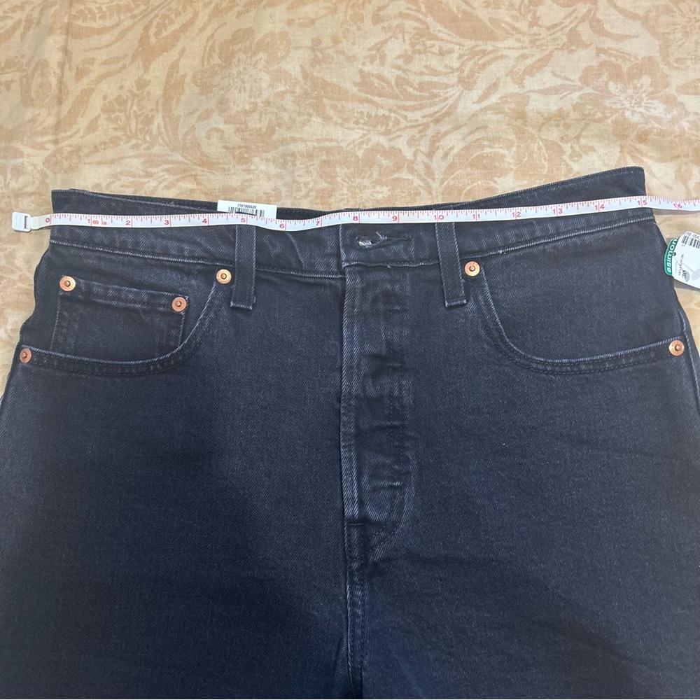 Levi's Ribcage Shorts - Picture 6 of 10